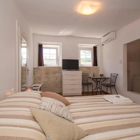 White House * Korčula