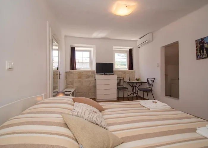 White House * Korčula