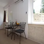 White House Apartman *