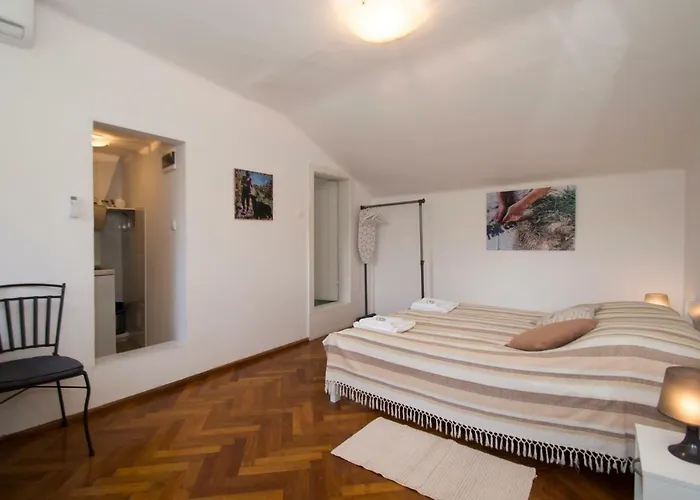 White House Apartment *