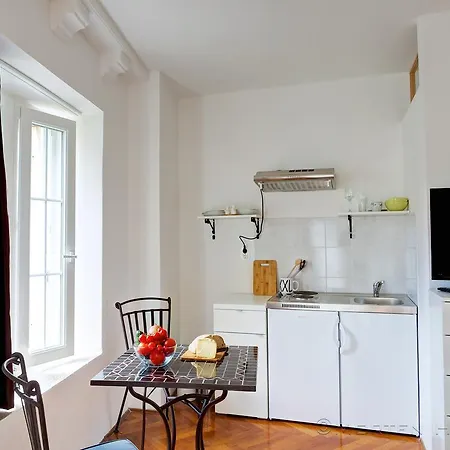 Apartment White House *