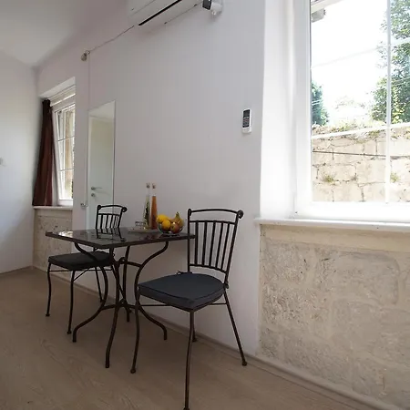 White House Апартаменты *