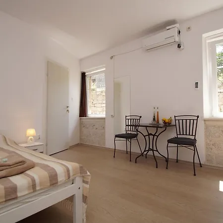 White House Корчула