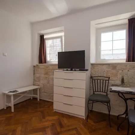 White House Apartment *